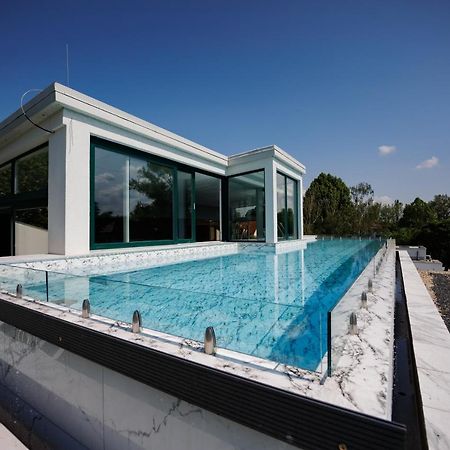 Villa Bauhaus Gold Siófok Exteriör bild