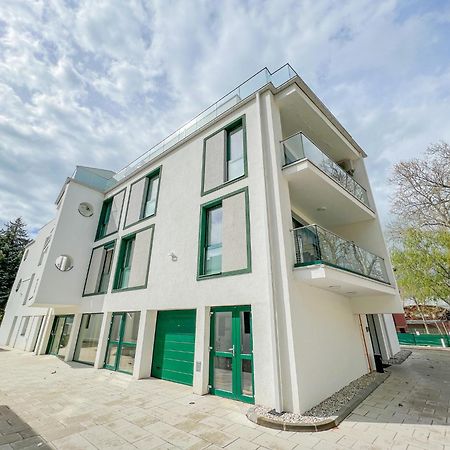 Villa Bauhaus Gold Siófok Exteriör bild