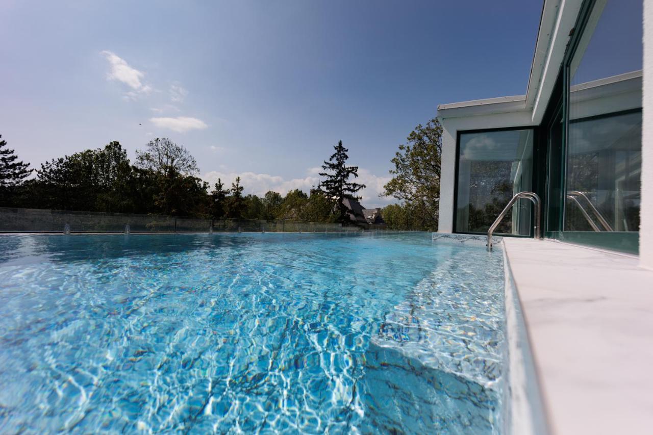Villa Bauhaus Gold Siófok Exteriör bild